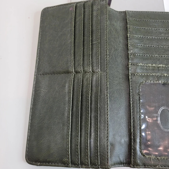 Liz Claiborne Green Faux Leather Trifold Front Snap Button Wallet - Picture 7 of 14